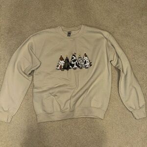 Gildan Beige Sweater with Tree Design